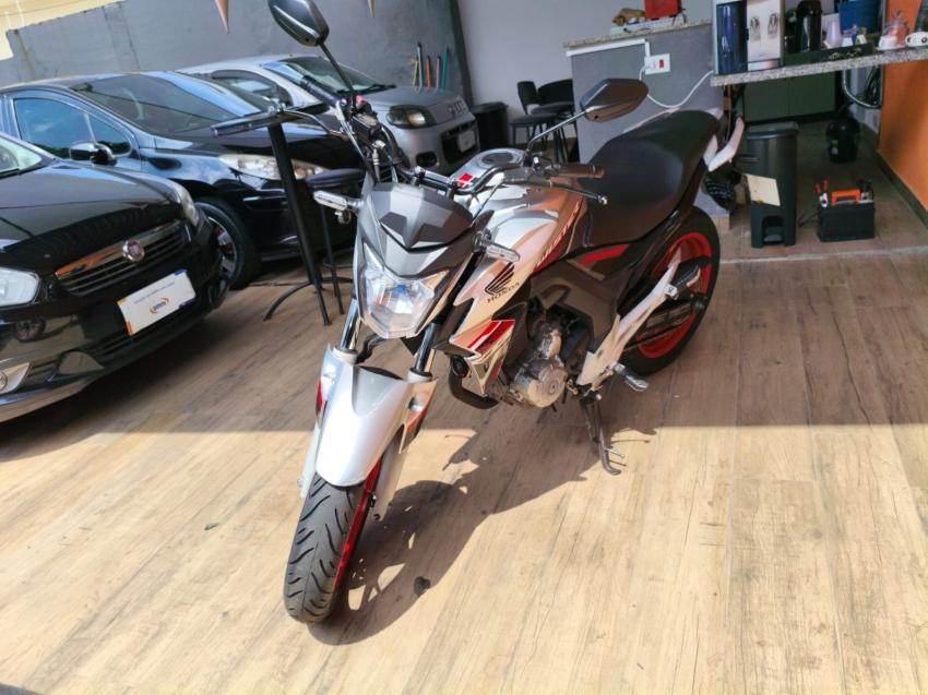 HONDA CB 250 F Twister - Foto