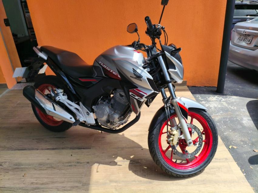HONDA CB 250 F Twister - Foto