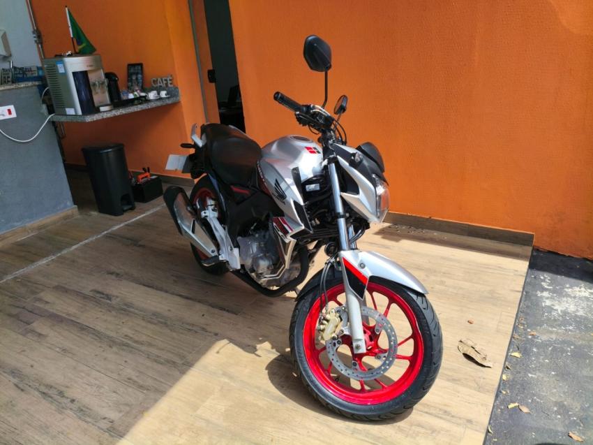 HONDA CB 250 F Twister - Foto