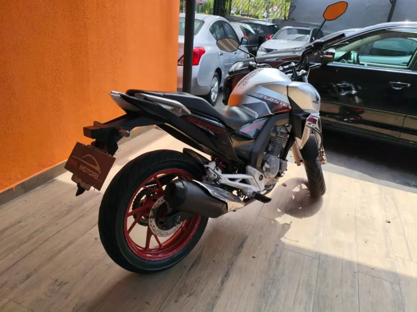 HONDA CB 250 F Twister - Foto