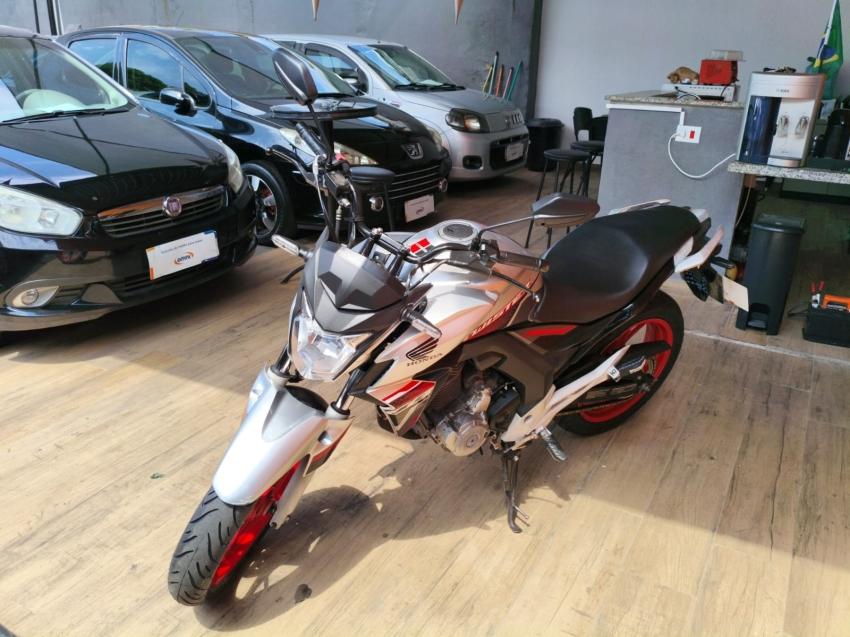 HONDA CB 250 F Twister - Foto