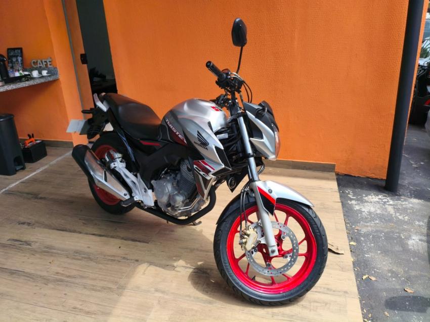 HONDA CB 250 F Twister - Foto