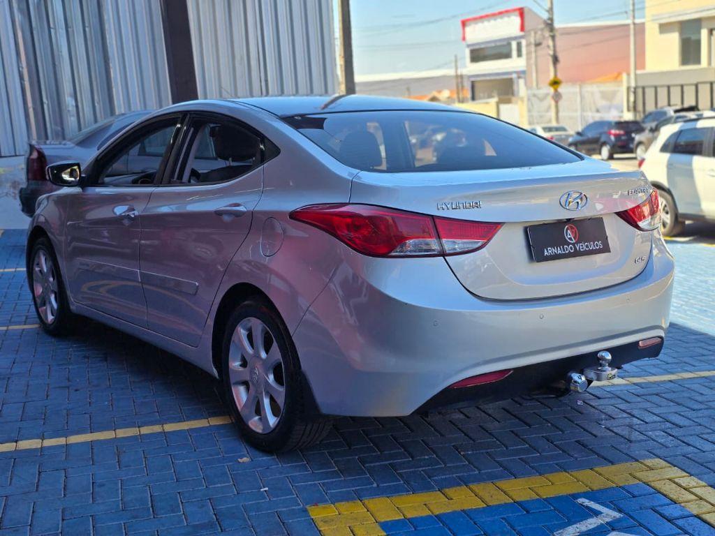 HYUNDAI Elantra - Miniatura