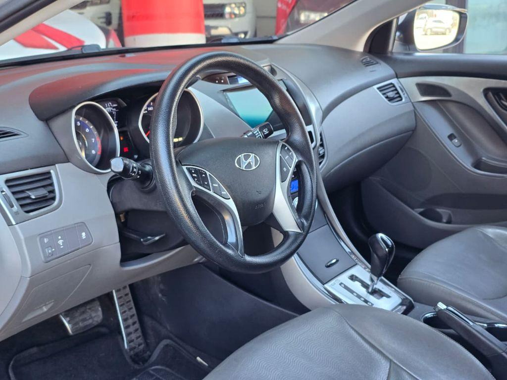 HYUNDAI Elantra - Miniatura