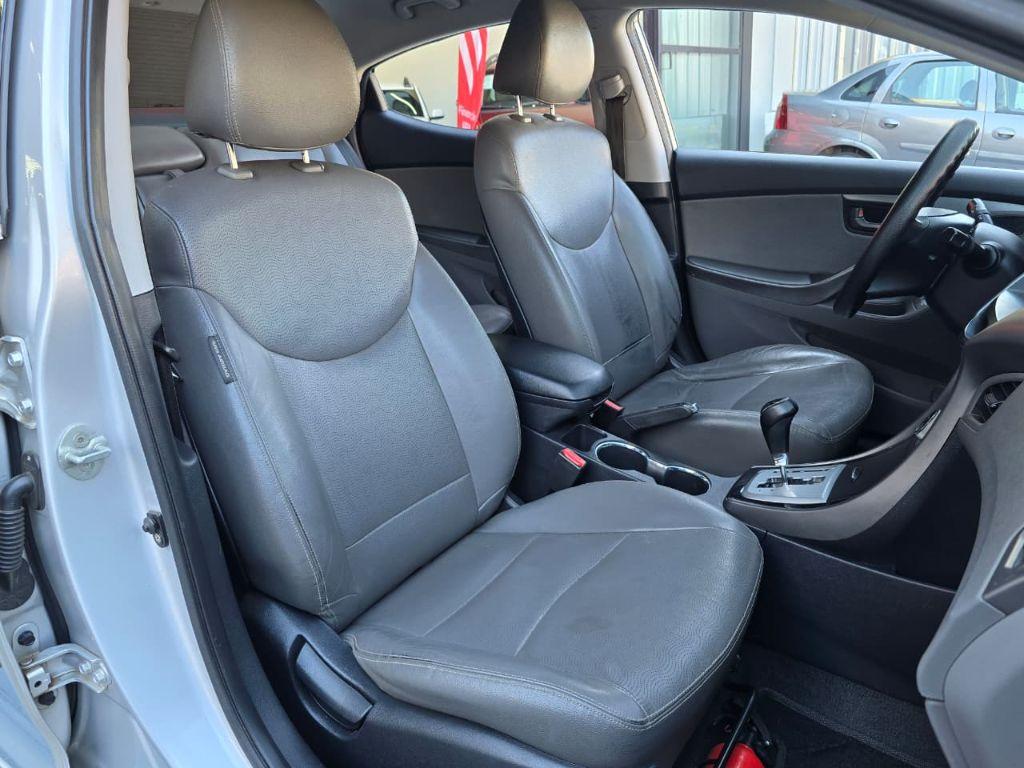 HYUNDAI Elantra - Miniatura