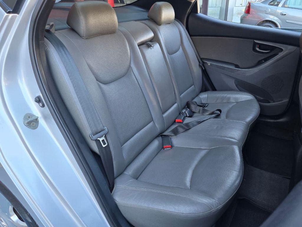 HYUNDAI Elantra - Miniatura