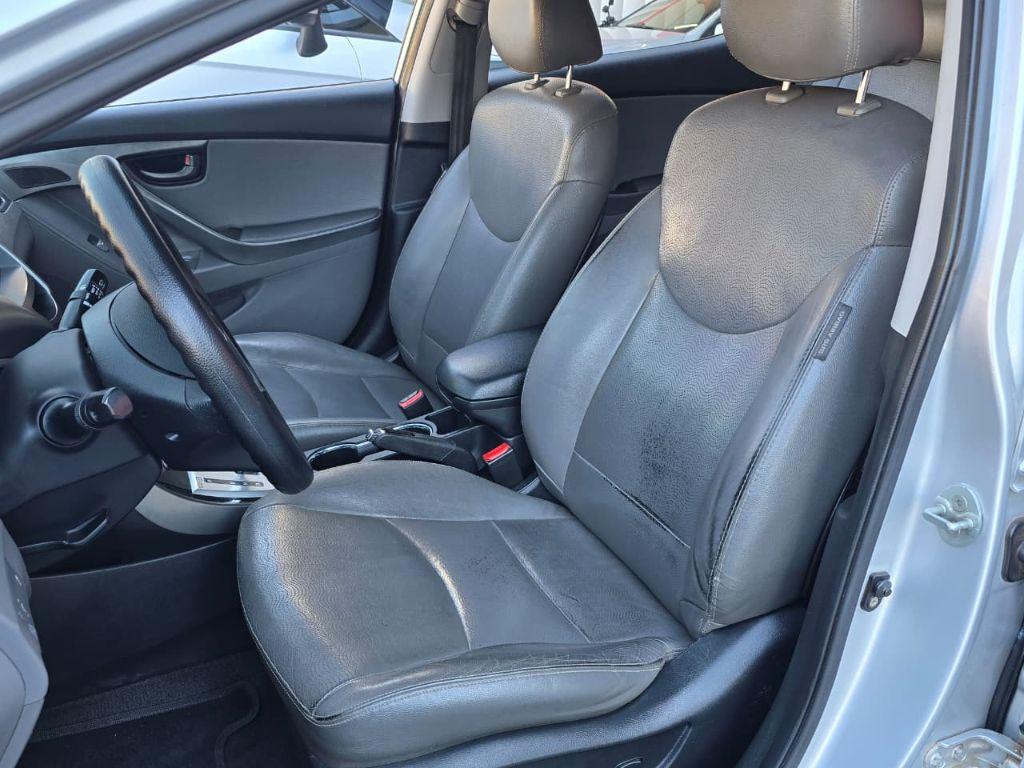 HYUNDAI Elantra - Miniatura