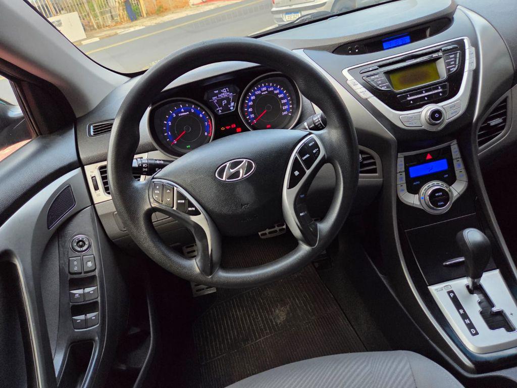 HYUNDAI Elantra - Foto