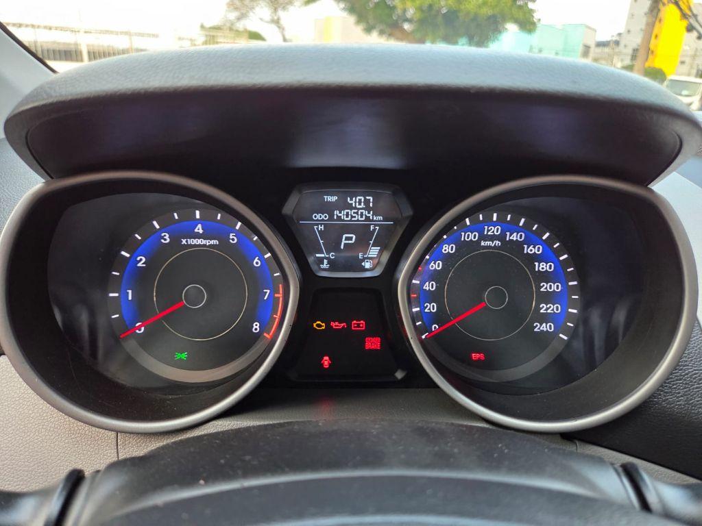 HYUNDAI Elantra - Foto