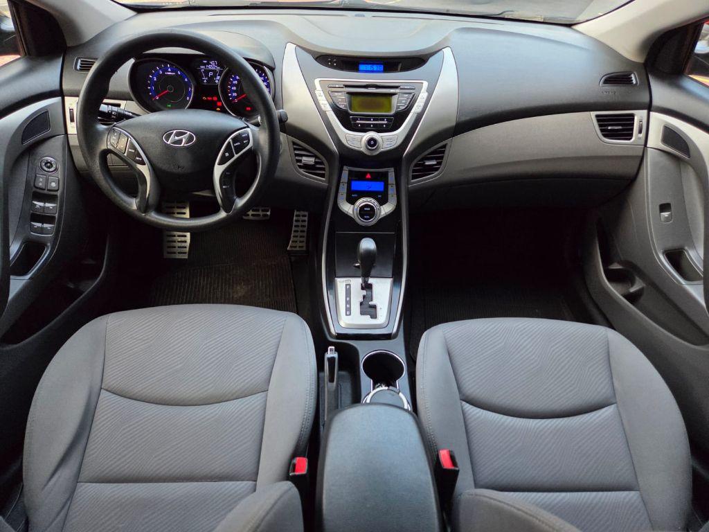 HYUNDAI Elantra - Foto