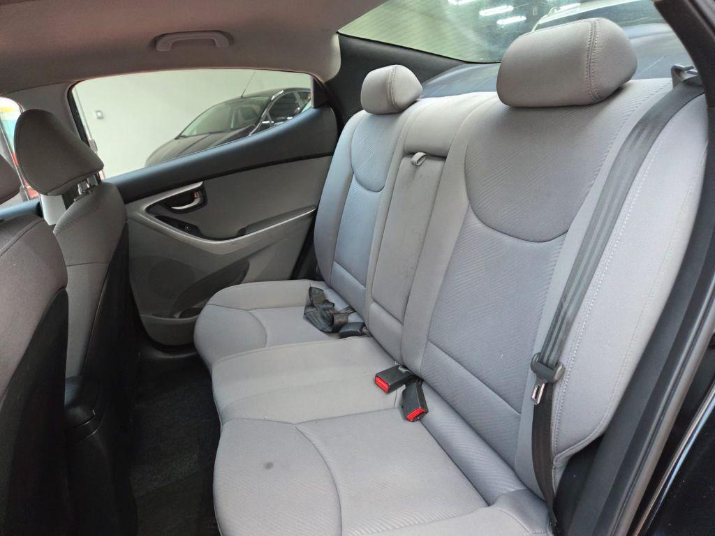 HYUNDAI Elantra - Foto