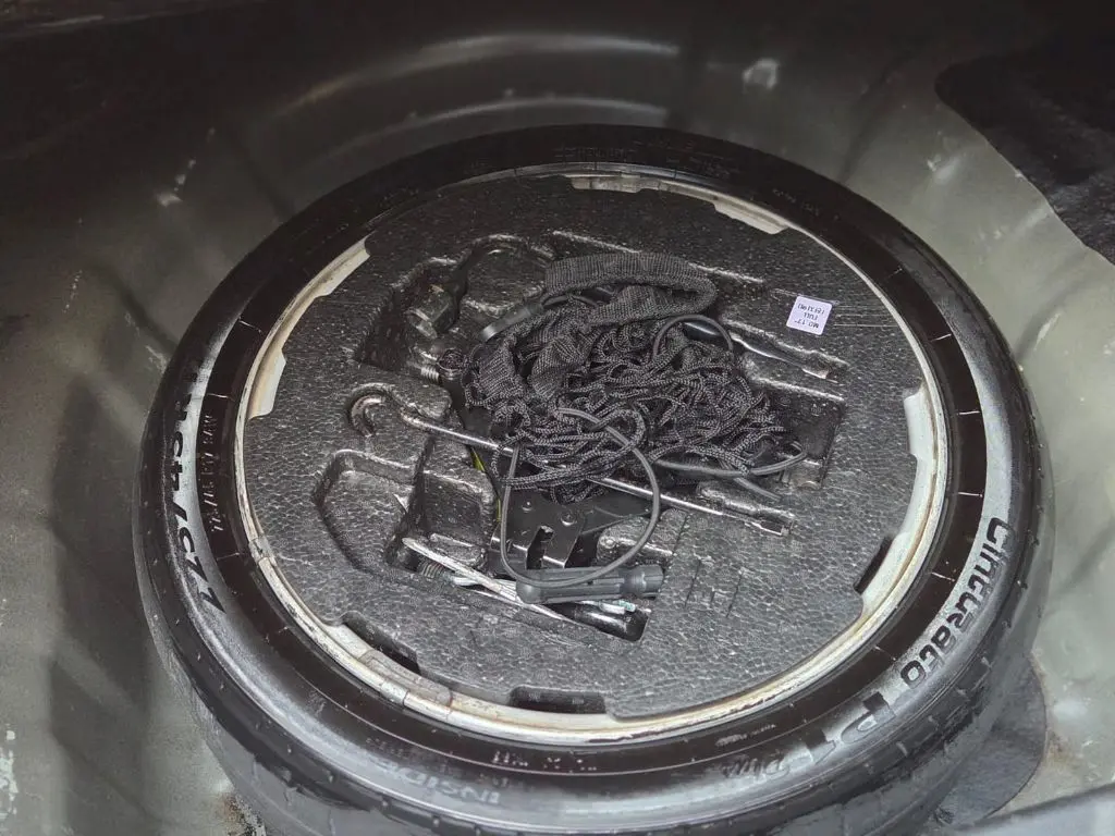 HYUNDAI Elantra - Foto