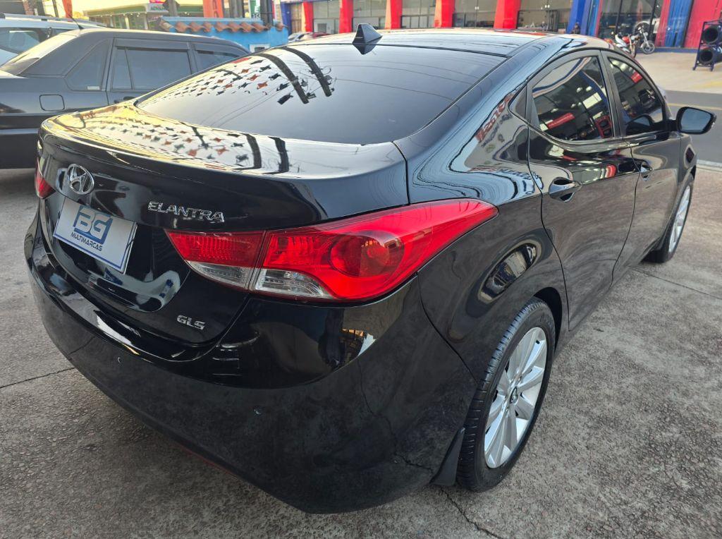 HYUNDAI Elantra - Foto