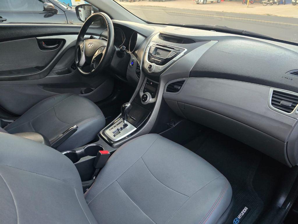 HYUNDAI Elantra - Foto