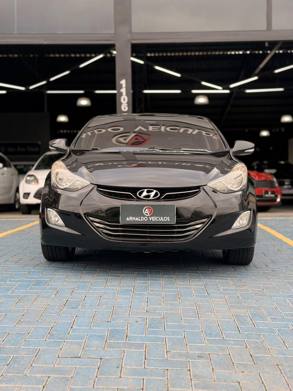 HYUNDAI Elantra - Foto