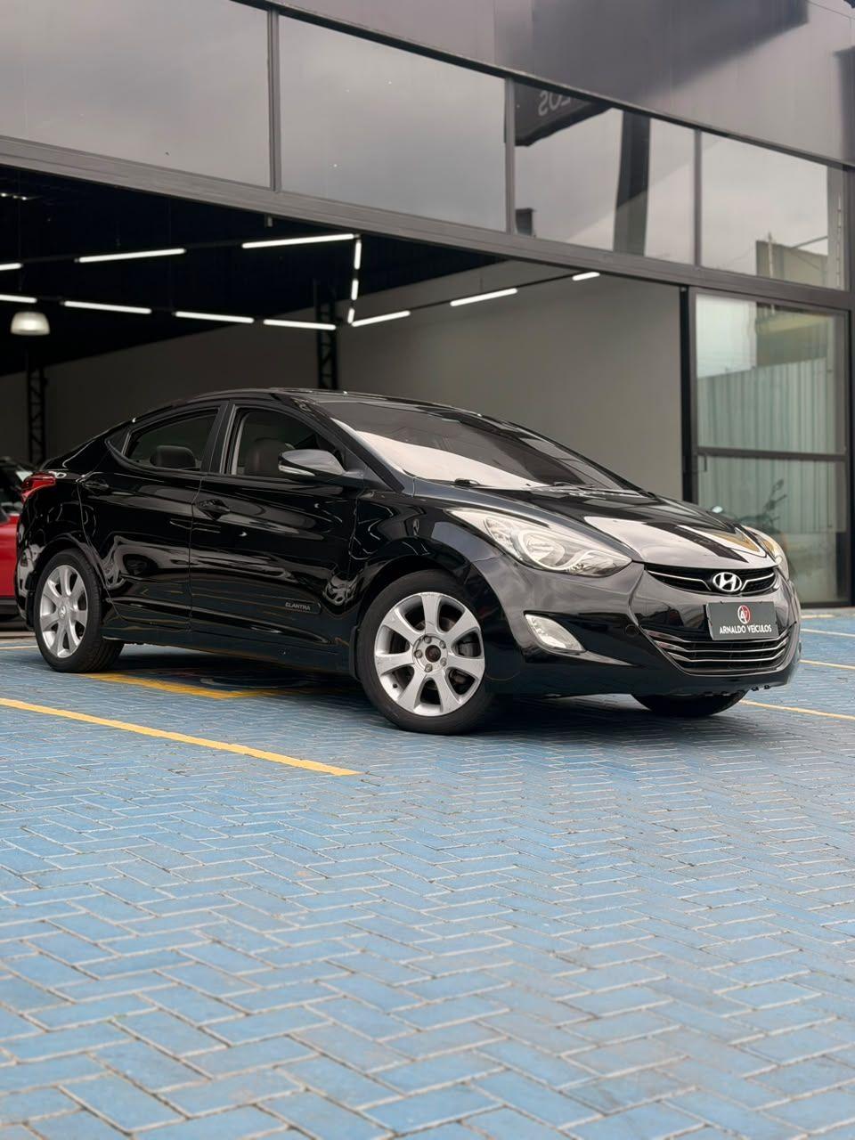 HYUNDAI Elantra - Foto