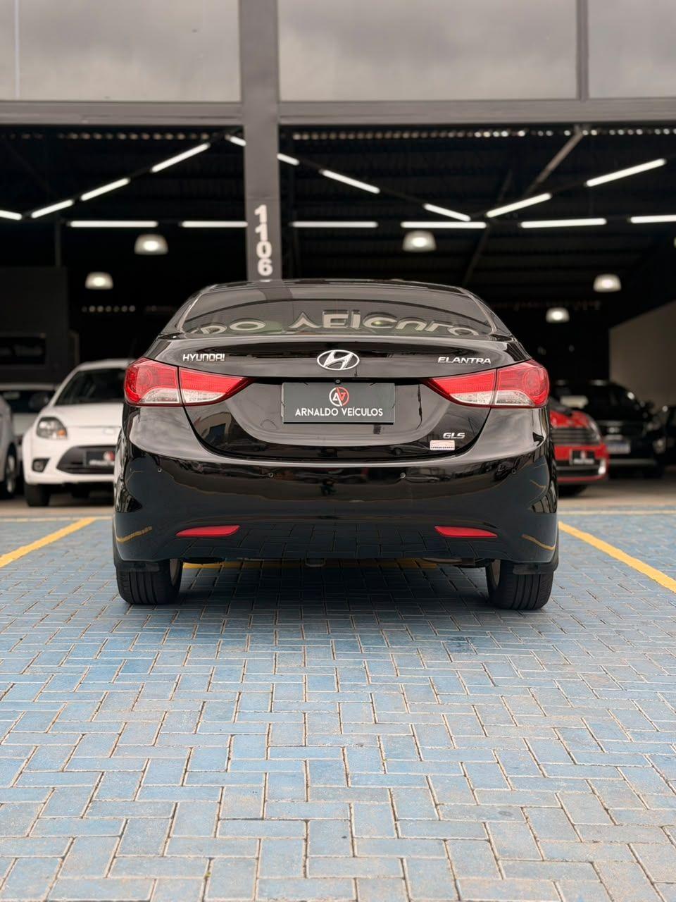 HYUNDAI Elantra - Foto