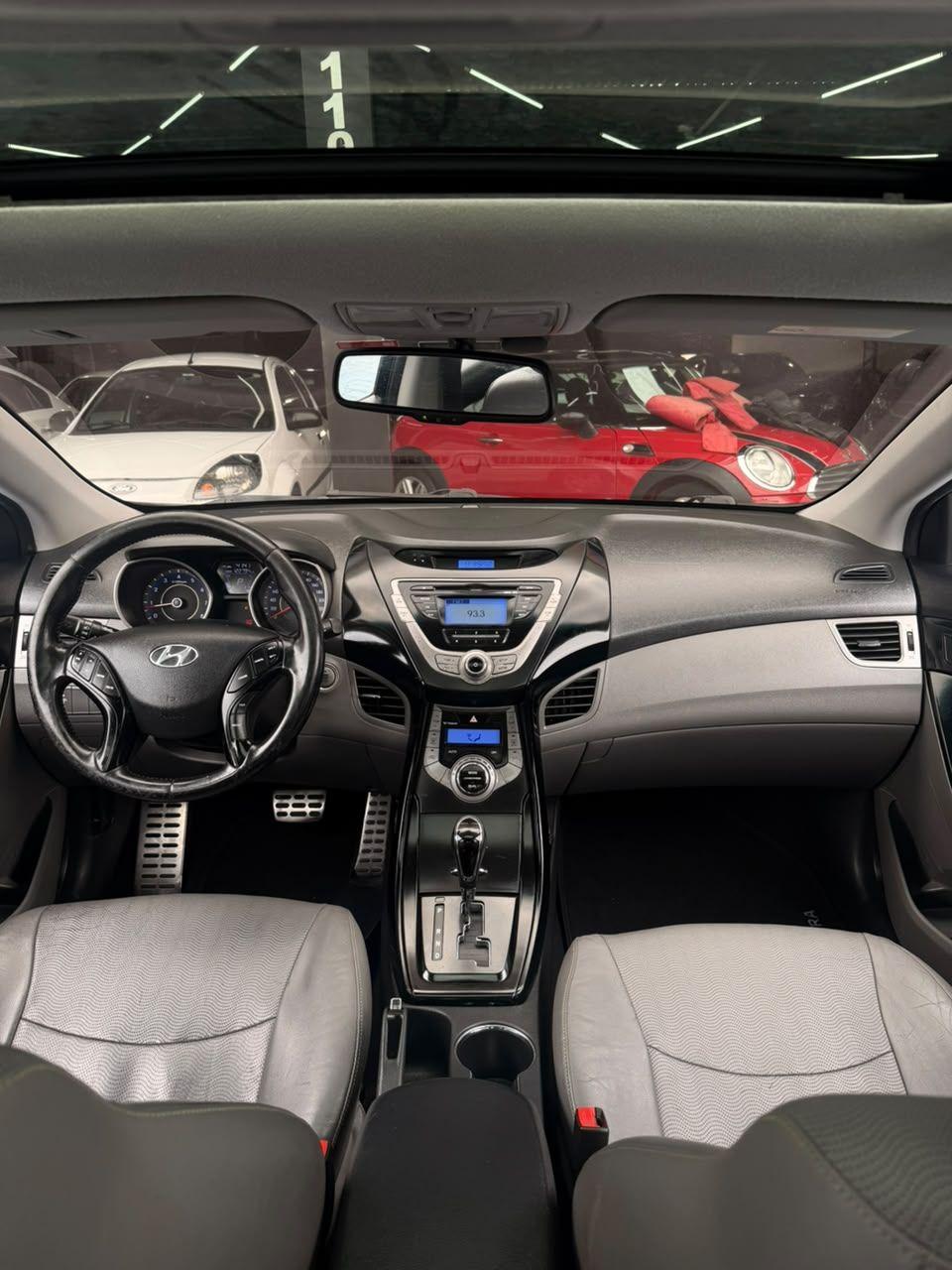 HYUNDAI Elantra - Foto