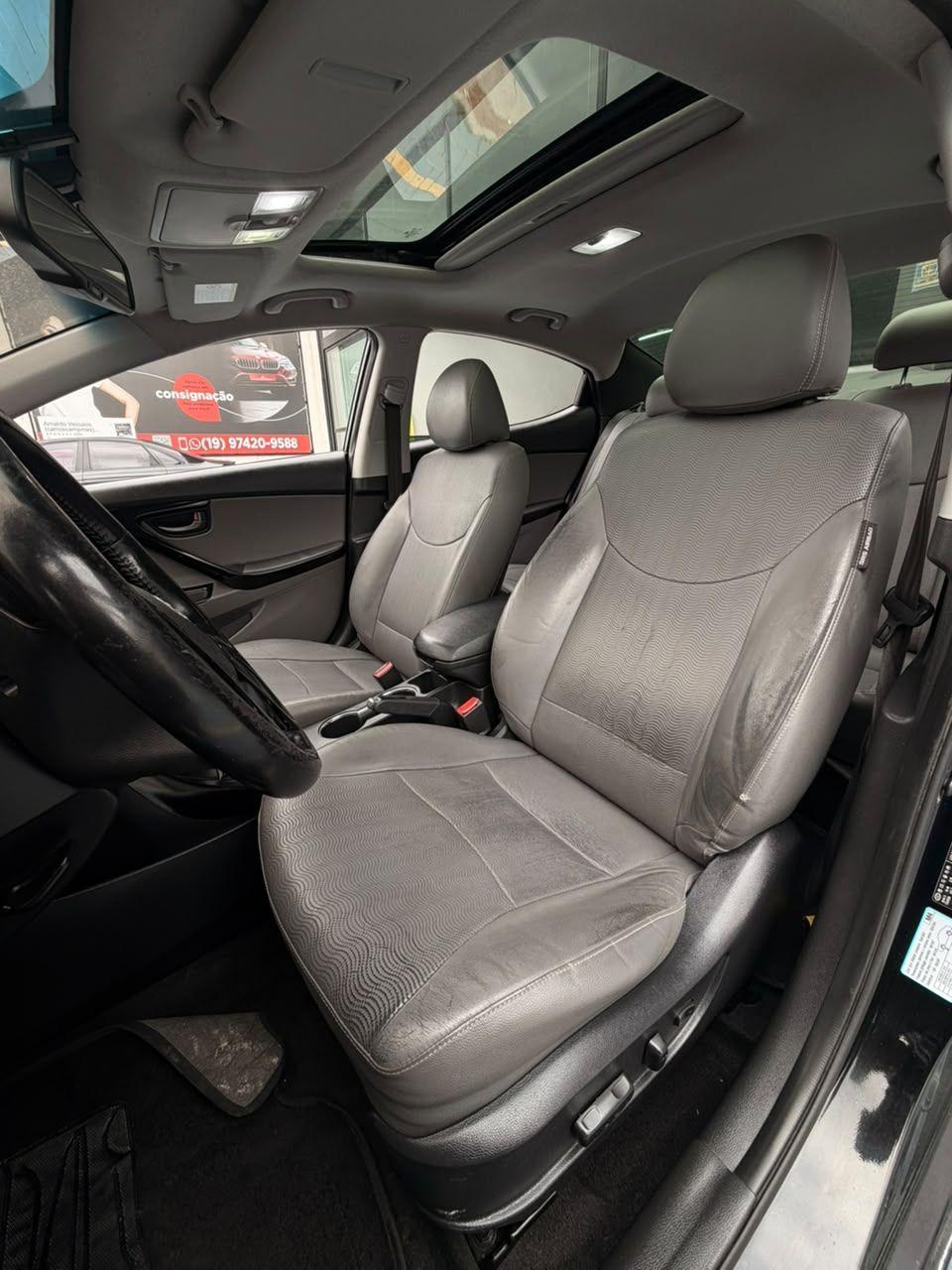 HYUNDAI Elantra - Foto
