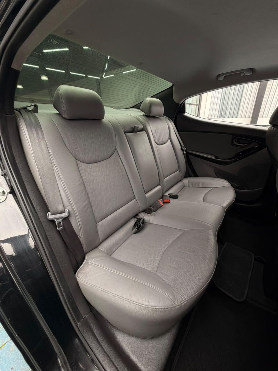HYUNDAI Elantra - Foto