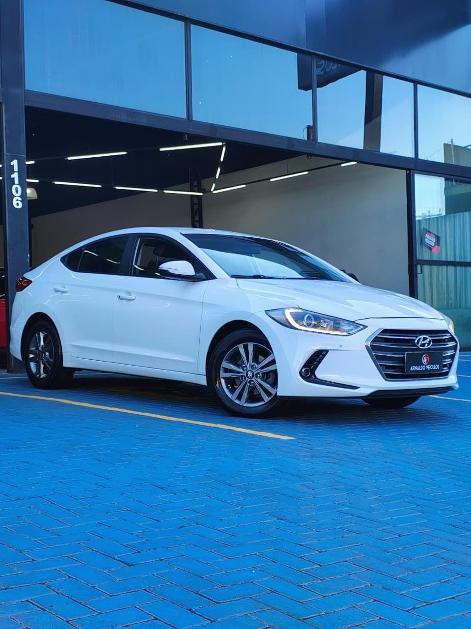 HYUNDAI Elantra - Foto