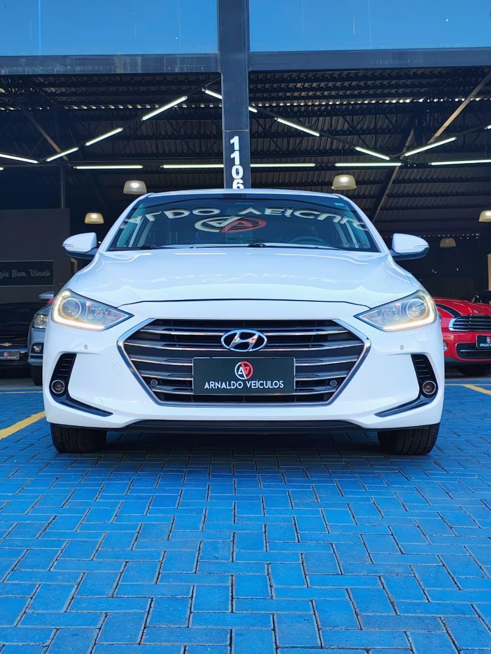 HYUNDAI Elantra - Foto