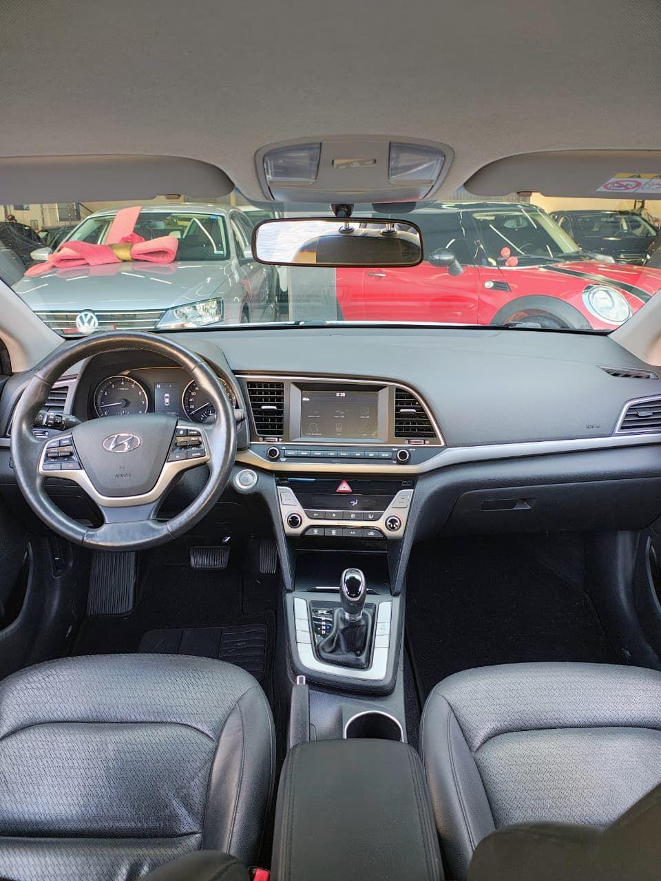 HYUNDAI Elantra - Foto