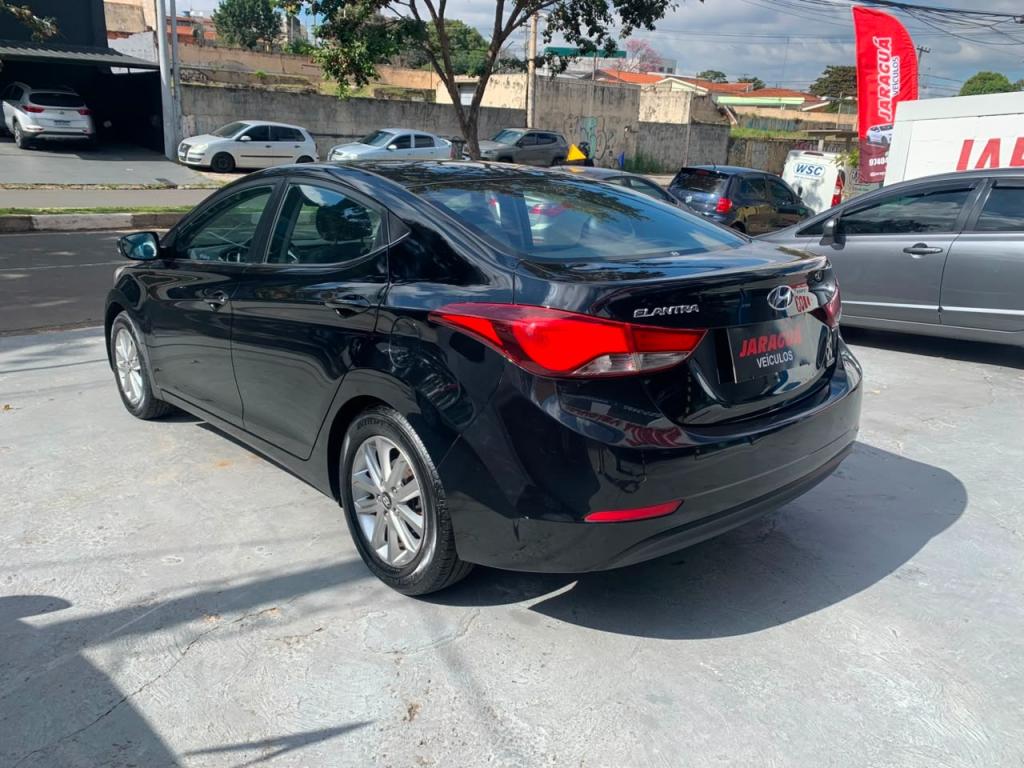 HYUNDAI Elantra - Foto