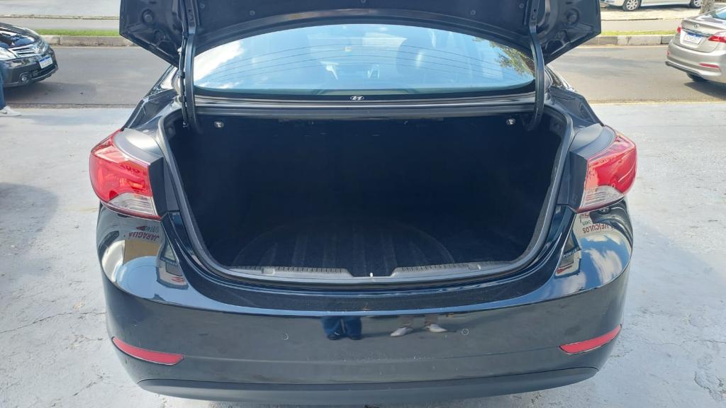 HYUNDAI Elantra - Foto
