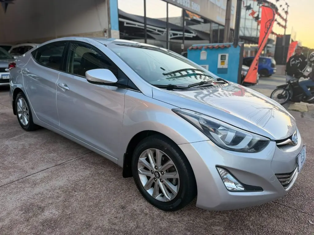 HYUNDAI Elantra - Foto