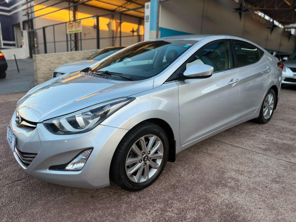 HYUNDAI Elantra - Foto