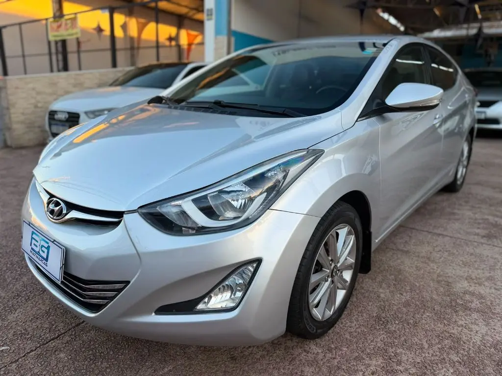 HYUNDAI Elantra - Foto