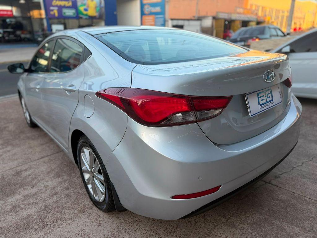 HYUNDAI Elantra - Foto