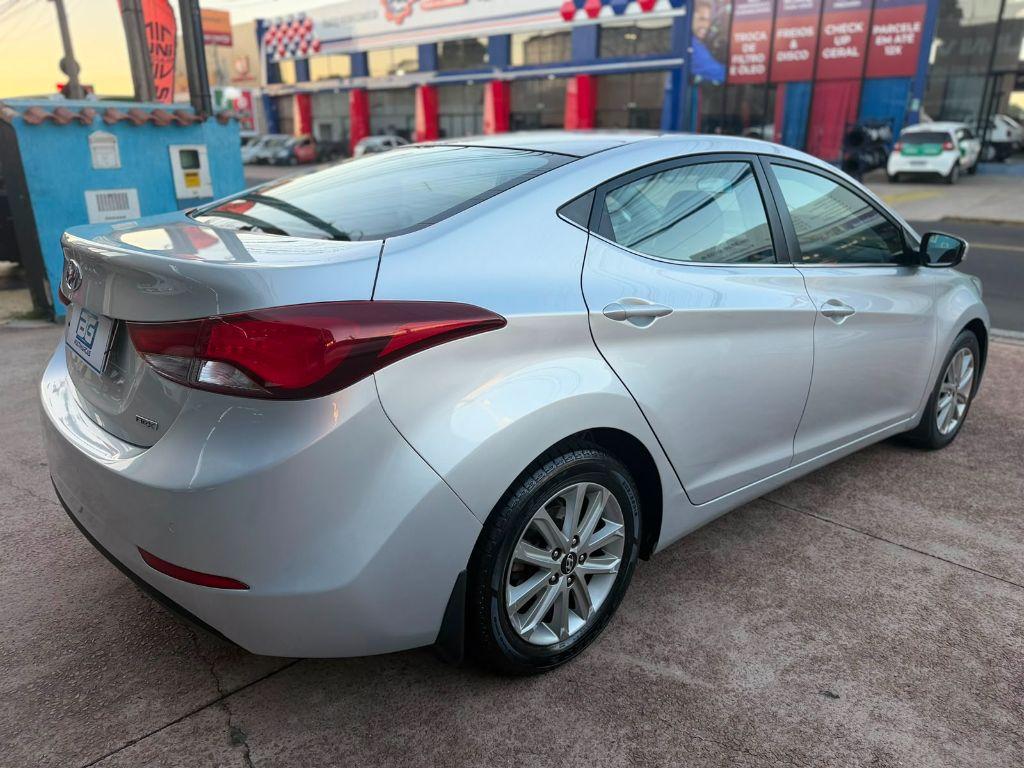 HYUNDAI Elantra - Foto