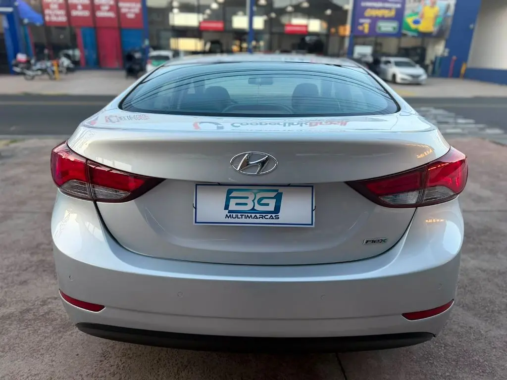 HYUNDAI Elantra - Foto