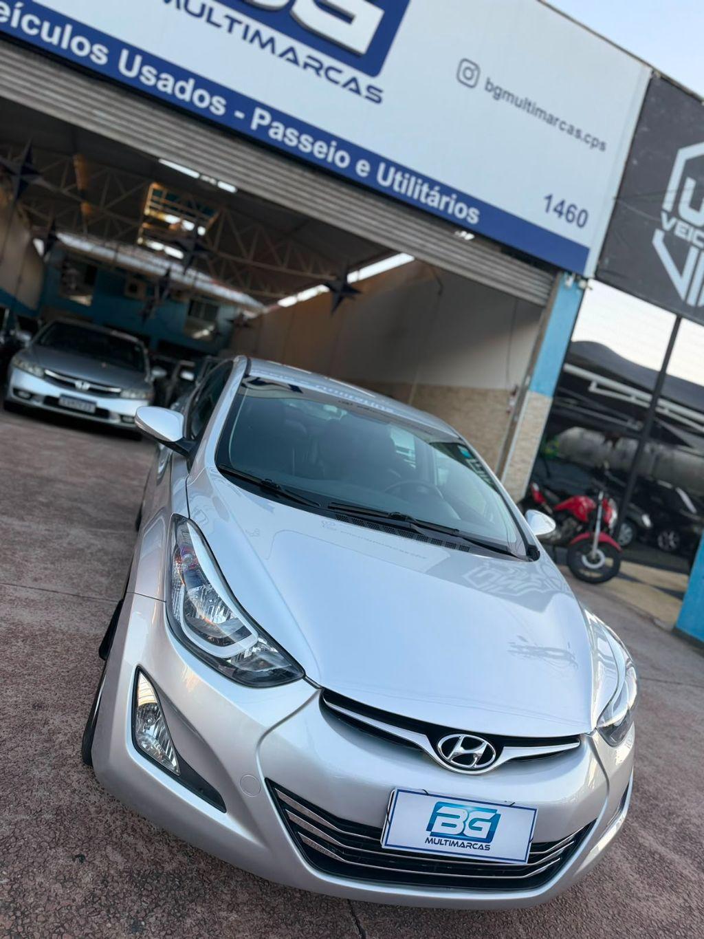 HYUNDAI Elantra - Foto