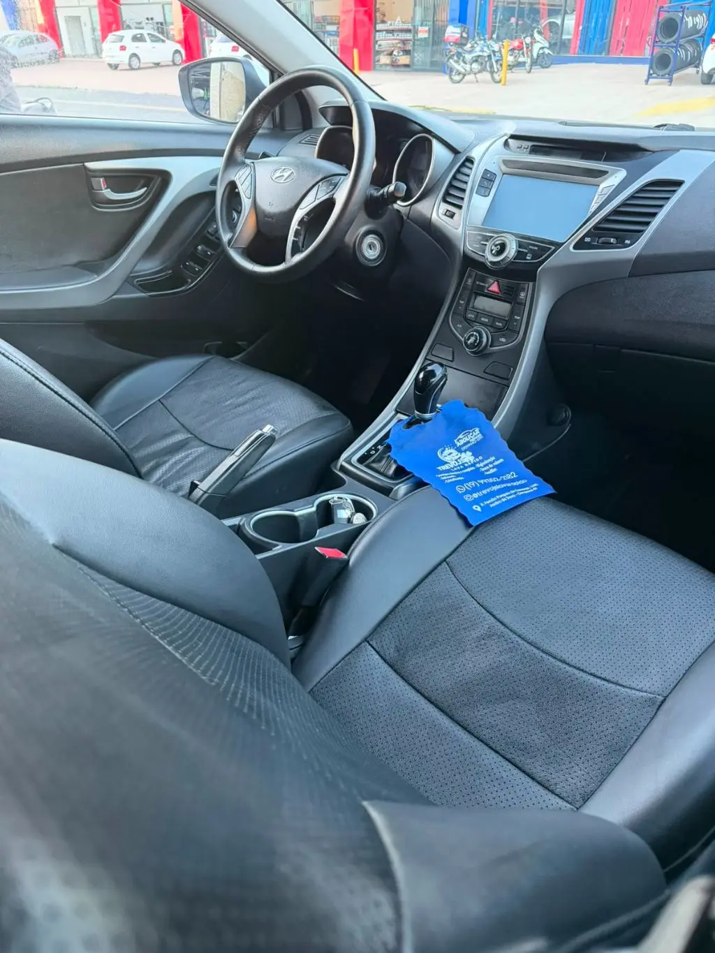 HYUNDAI Elantra - Foto