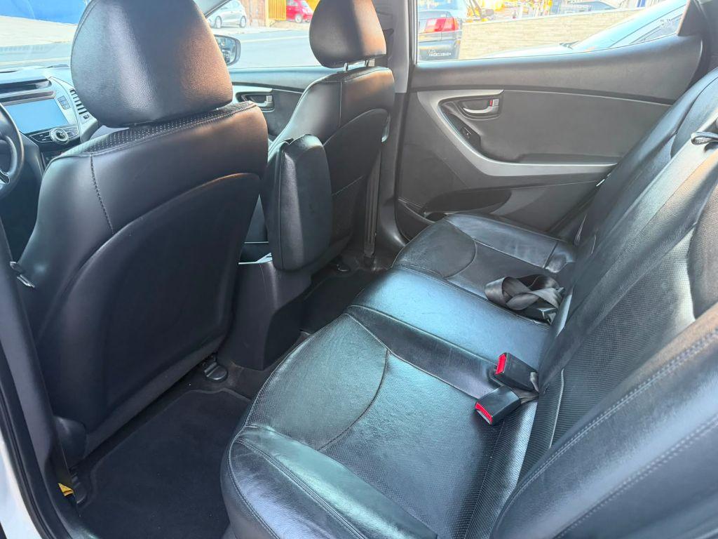 HYUNDAI Elantra - Foto