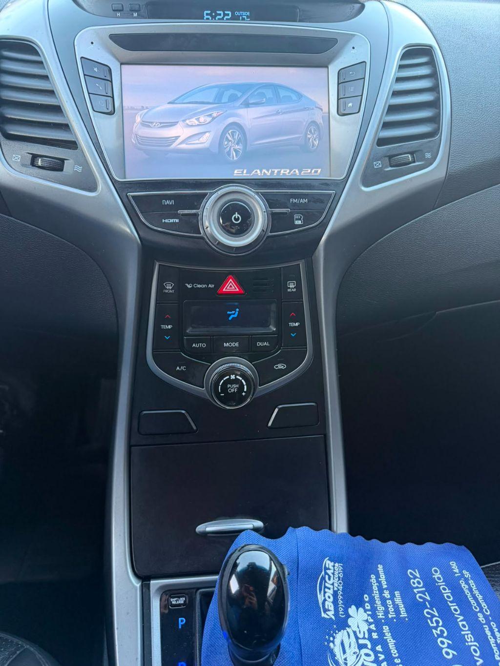 HYUNDAI Elantra - Foto