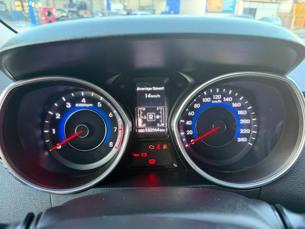 HYUNDAI Elantra - Foto