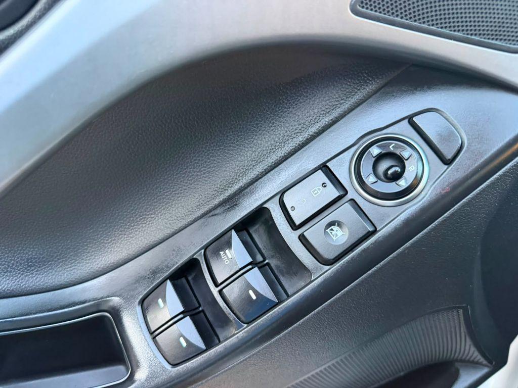HYUNDAI Elantra - Foto