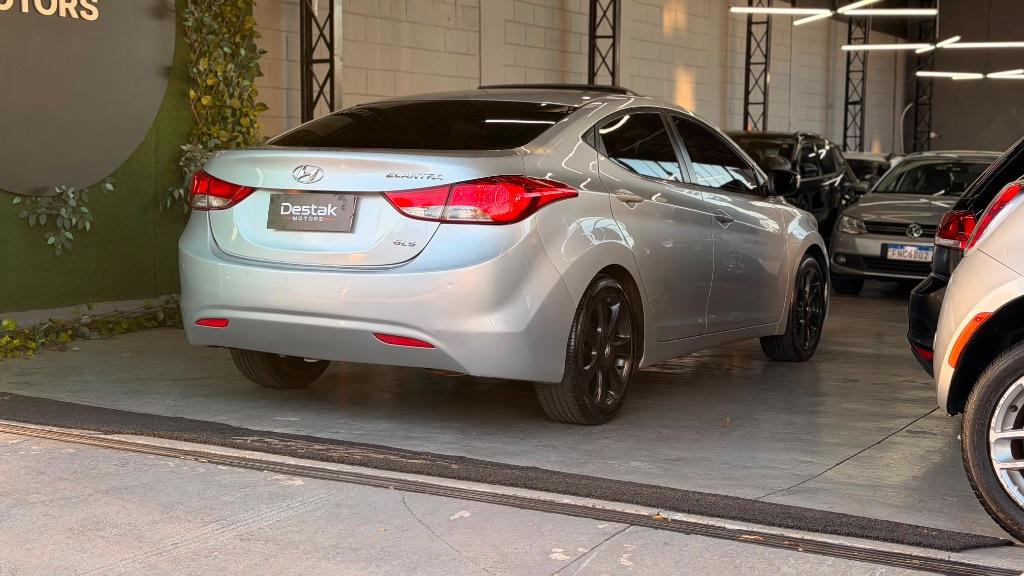 HYUNDAI Elantra - Foto