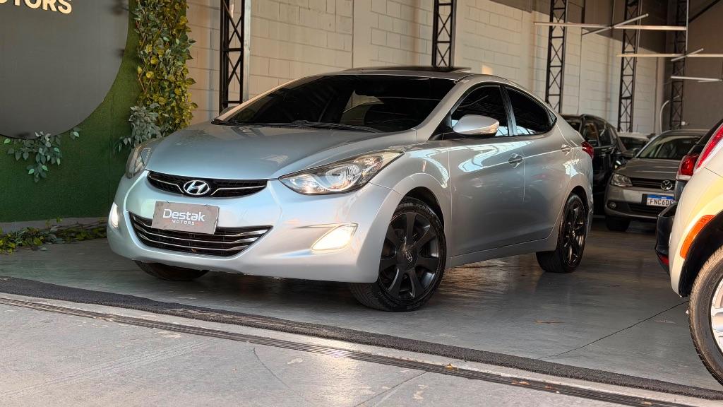 HYUNDAI Elantra - Foto