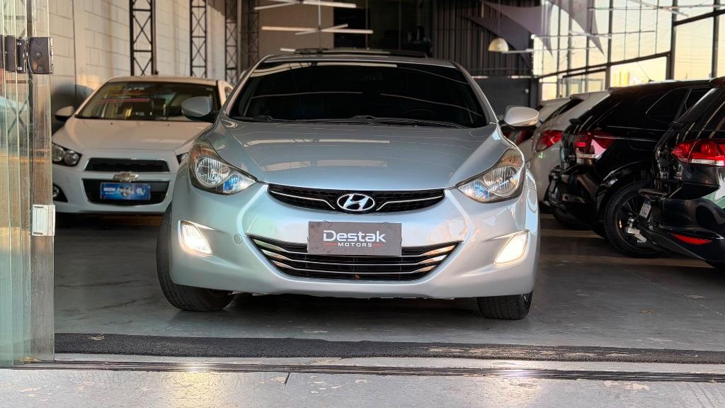 HYUNDAI Elantra - Foto