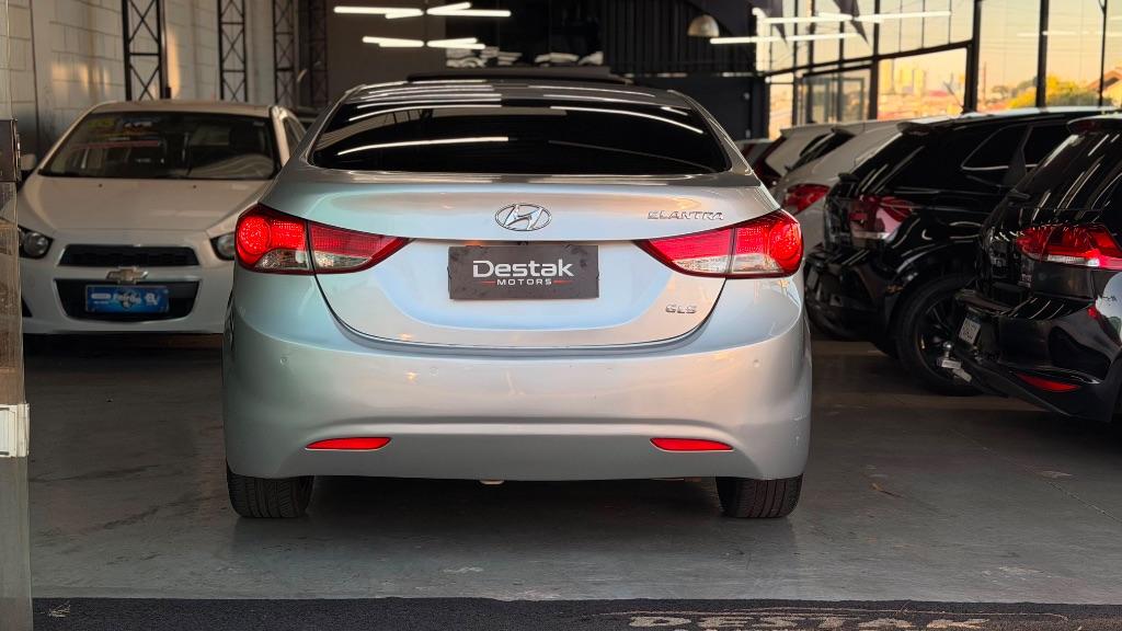 HYUNDAI Elantra - Foto