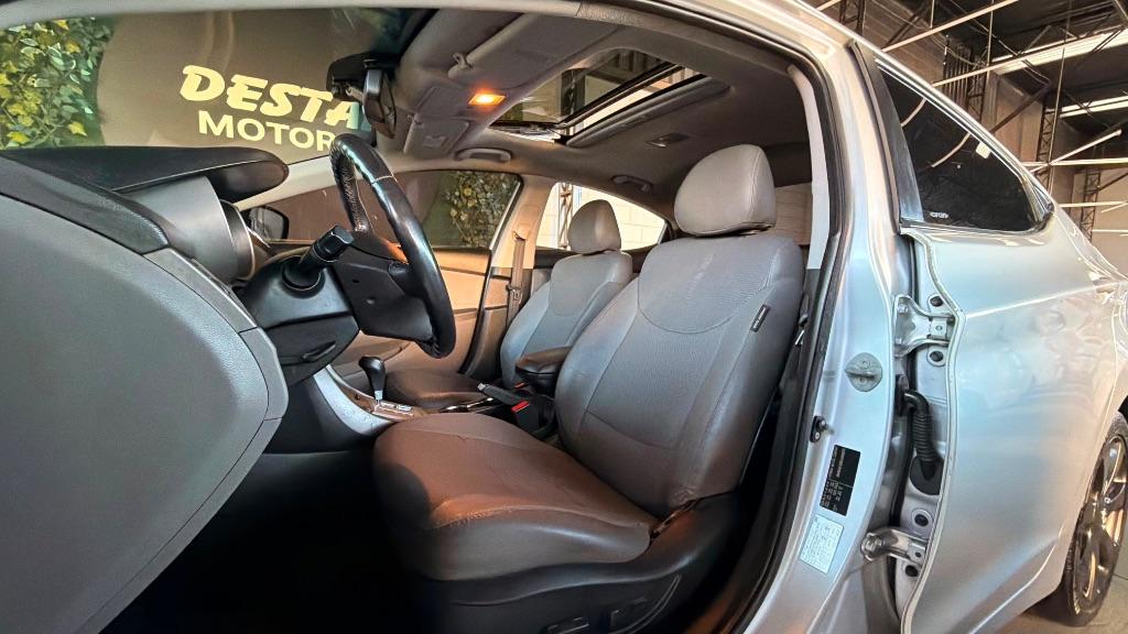 HYUNDAI Elantra - Foto