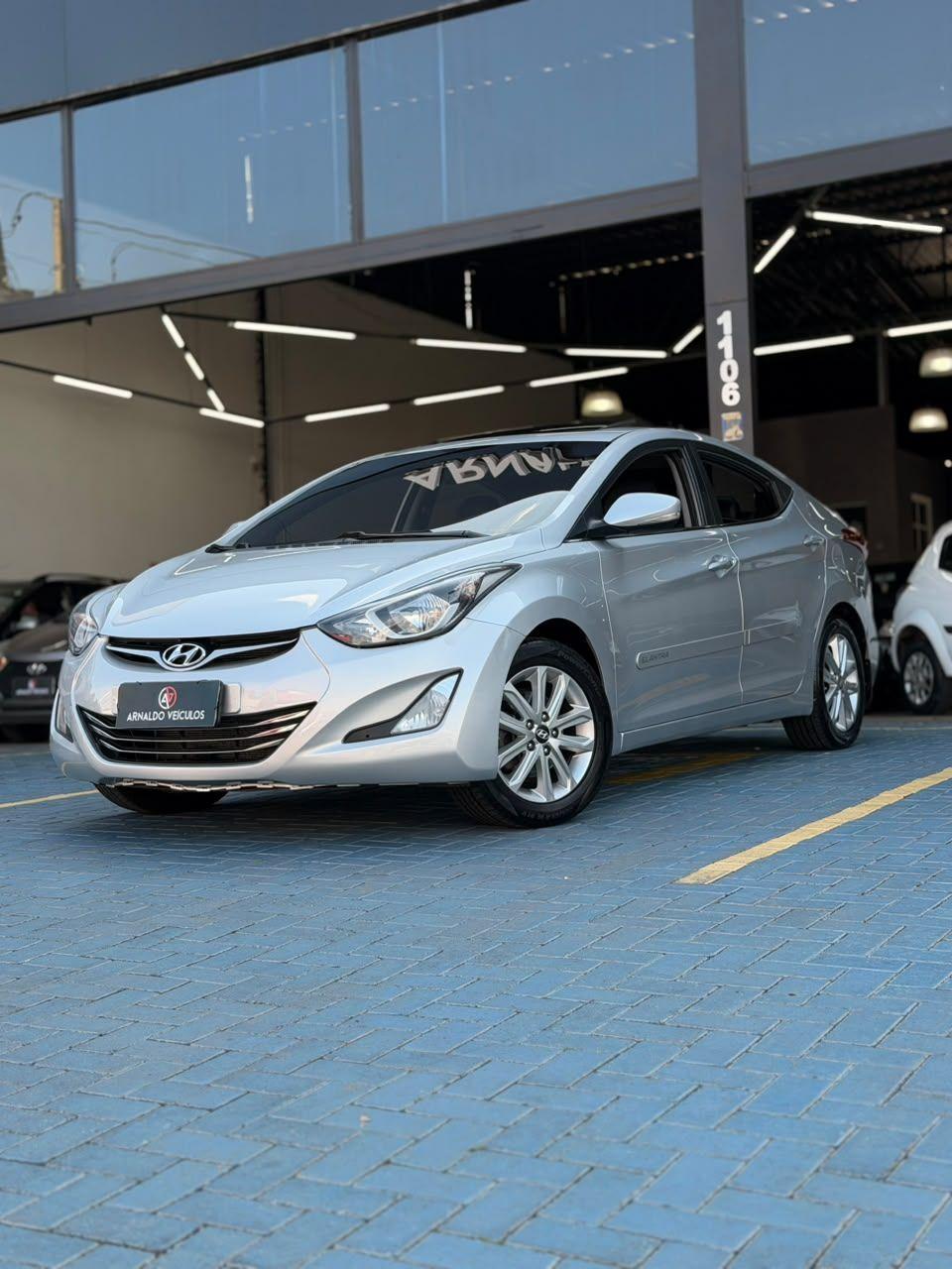HYUNDAI Elantra - Foto