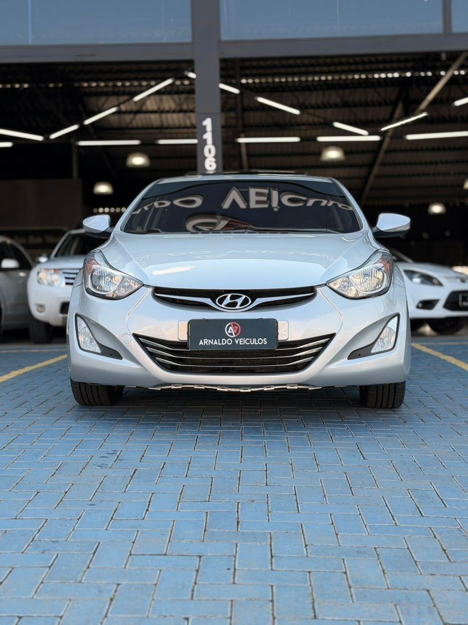 HYUNDAI Elantra - Foto
