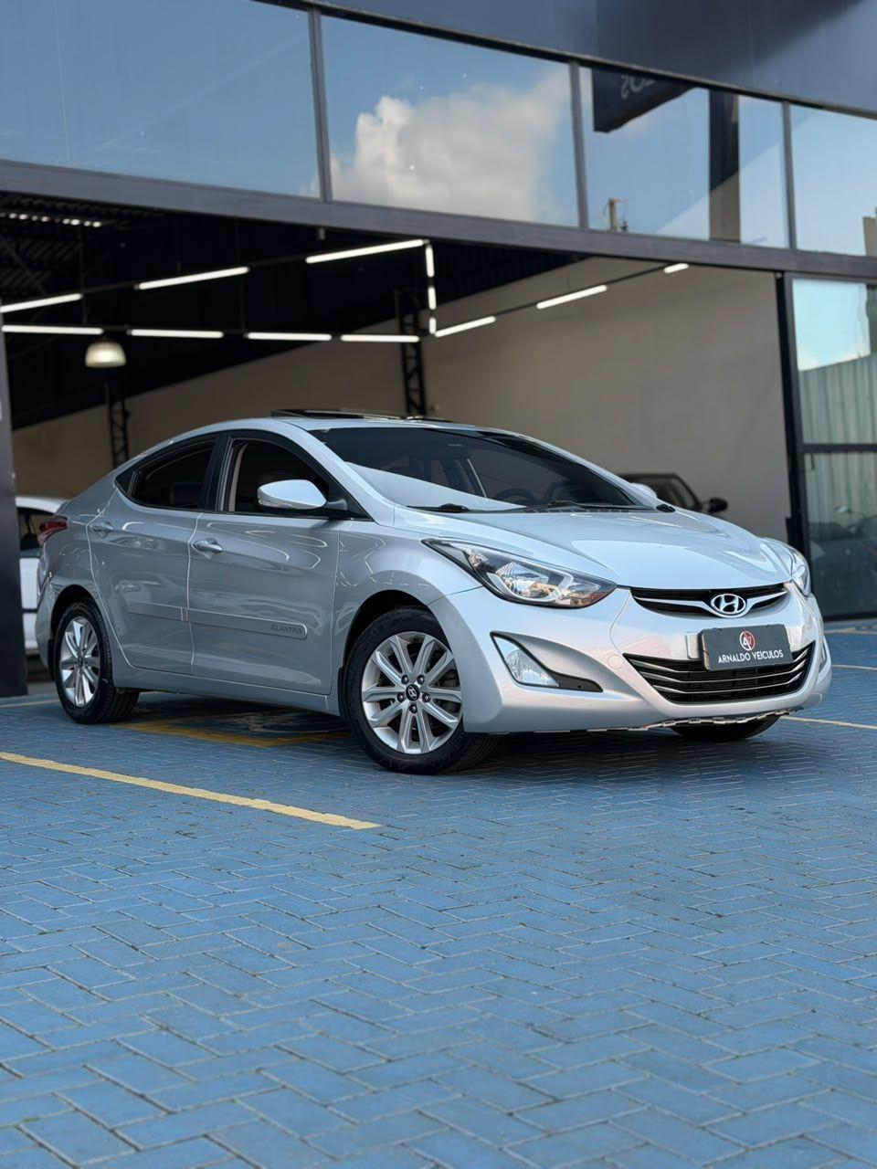 HYUNDAI Elantra - Foto