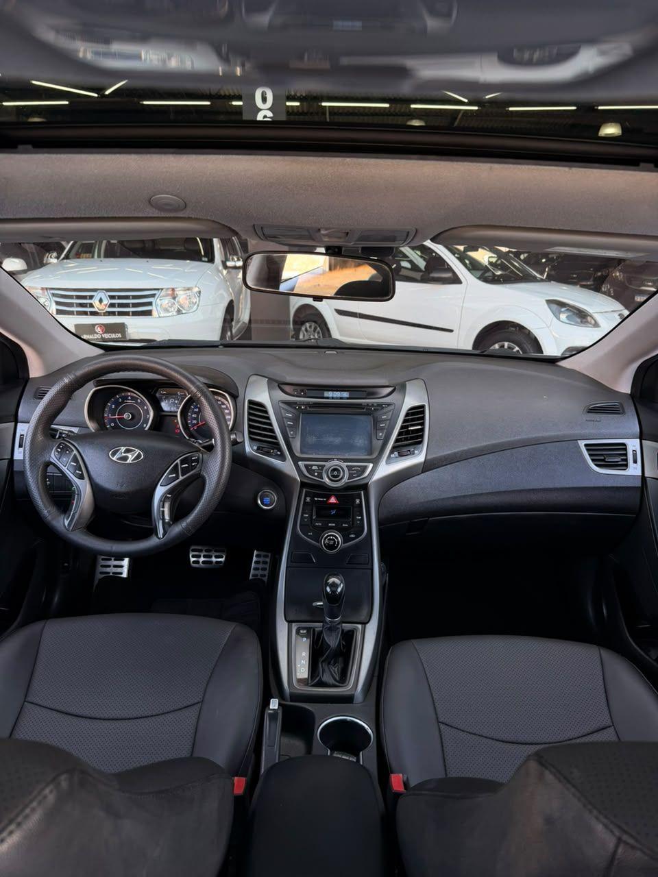 HYUNDAI Elantra - Foto